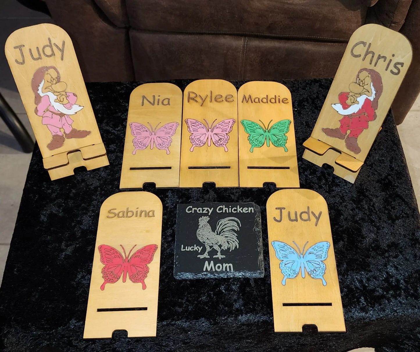 Wooden Phone Holder – Personalized Engraved Stand for Smartphones